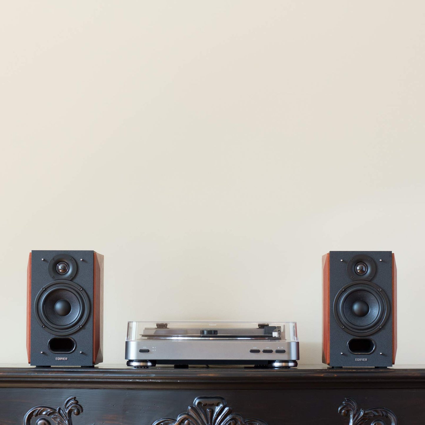 Altavoces Pasivos Edifier P17 Negro con Soporte Integrado para Colgar en la Pared