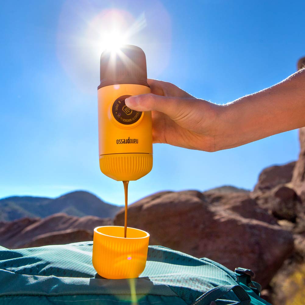 Cafetera de Mano Wacaco Nanopresso Amarillo Patrol con Presión de 18 Bar para Viaje y Camping