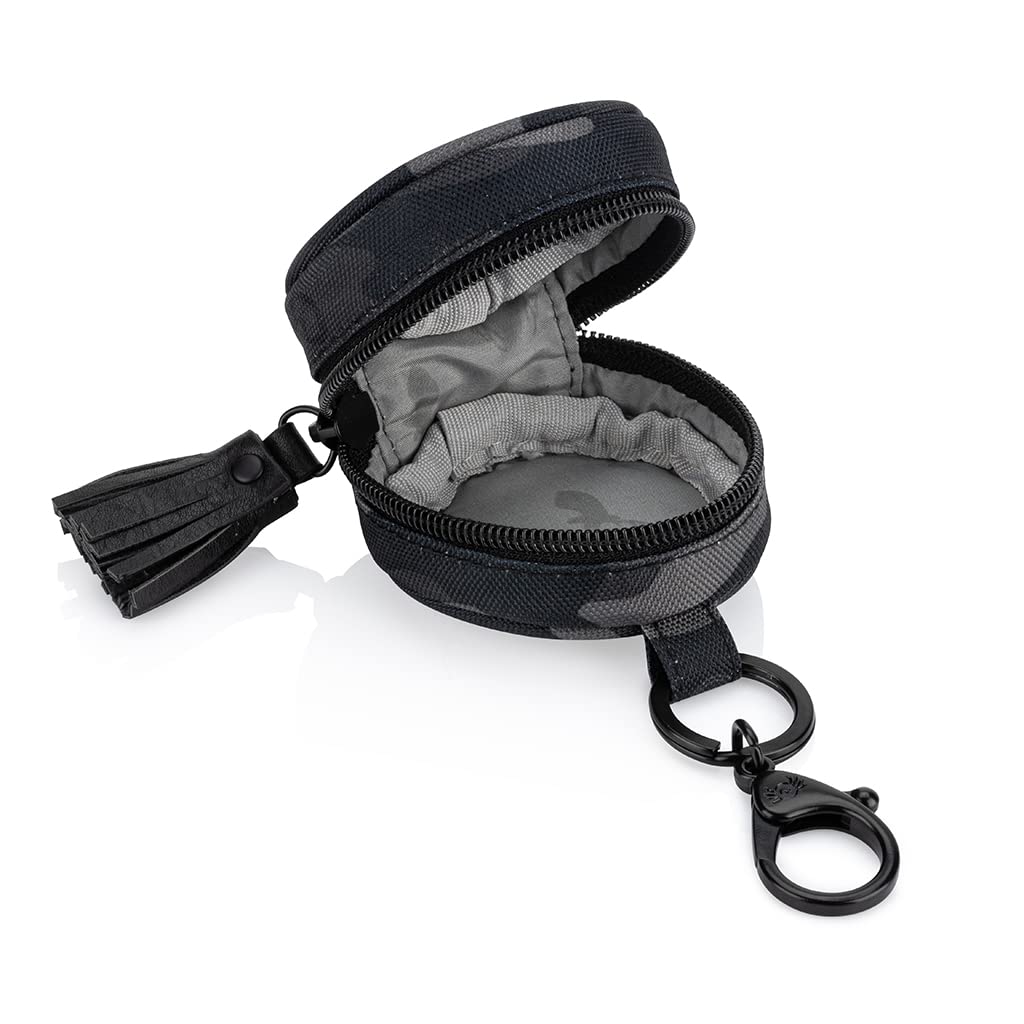 Itzy Ritzy Chelsea + Cole - Funda para chupete con clip, incluye cierre, mide 2.5 pulgadas de diámetro y tiene capacidad para 2 chupetes; camuflaje