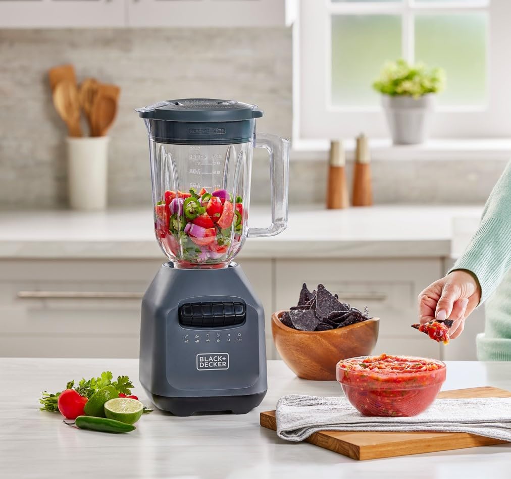 Black & Decker Ice Crush Blender con tarro de plástico PerfectPour de 60 onzas (7 tazas), potente hoja de acero inoxidable de 6 puntas, 8 velocidades más pulso, 750 vatios pico de potencia