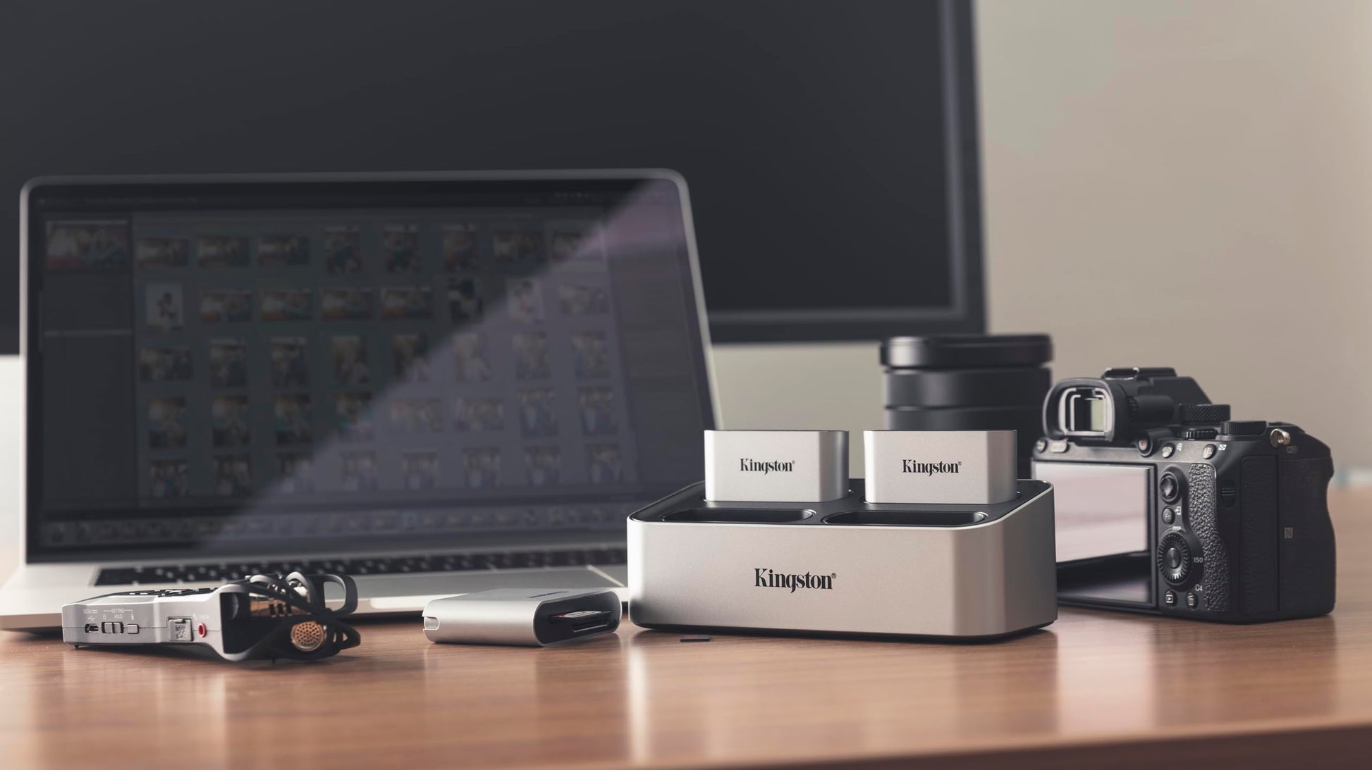 Kingston Lector Workflow Station, Interfaz: USB 3.2 Gen2, minihub USB 3.2 Gen1, Cable USB-C a USB-C, Adaptador De Corriente, SKU: WFS-S