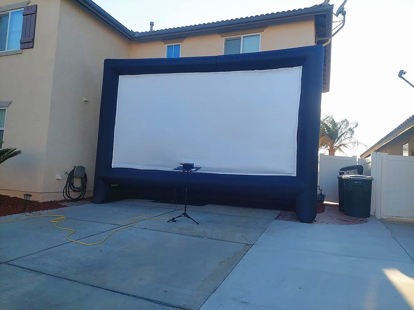 QILEBA - Proyector inflable de 24 pies para exteriores, interior, pantalla de cine, pantalla de proyección de cine inflable portátil, con soplador de aire, amarres y bolsa de almacenamiento, para noches de película en la piscina en el patio trasero