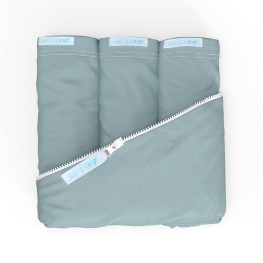 QuickZip Juego de sábanas para cuna – Sábanas para cuna de bebé más rápidas, seguras y fáciles – Incluye 1 base envolvente y 3 sábanas para cuna con cierre, color azul polvoriento, 100% algodón, se