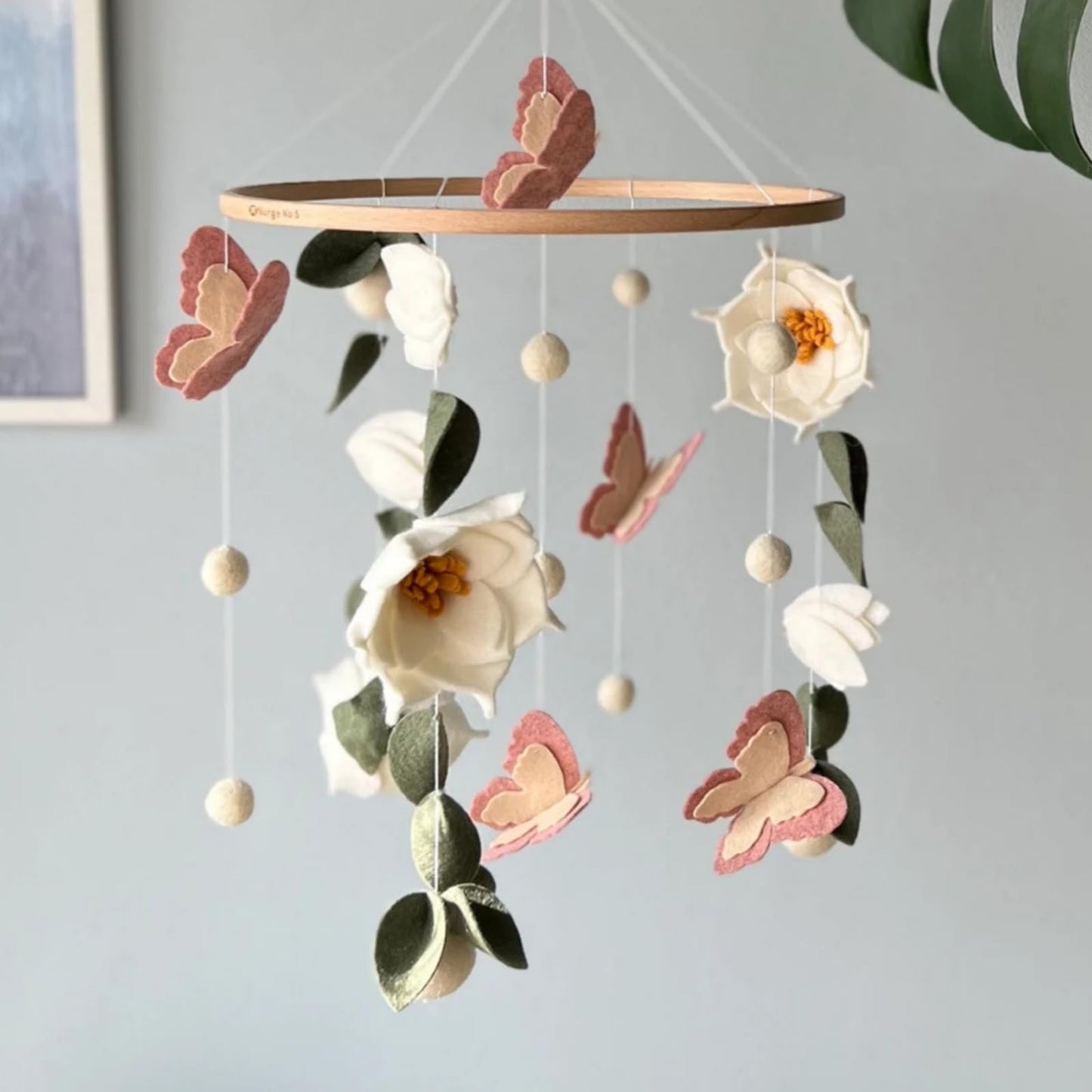 Decoración floral para bebé, diseño de mariposas de fieltro, para cuna, niños, niñas, estilo bohemio, neutro, regalo para colgar para decoración de guardería, accesorios