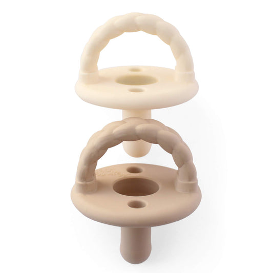 Itzy Ritzy - Chupetes de silicona para recién nacido, con mango plegable y dos agujeros de aire para mayor seguridad; para recién nacidos y más, juego de crema de mantequilla y tostadas de 2 pulgadas