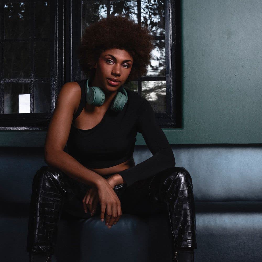 Billboard Audífonos Inalámbricos Soul Track On Ear | Cancelación De Ruido Ambiental | Batería De hasta 5 Horas Duración Función Auxiliar con Cable 3.5. mm | Micrófono, Modelo 2025 (Olivo)