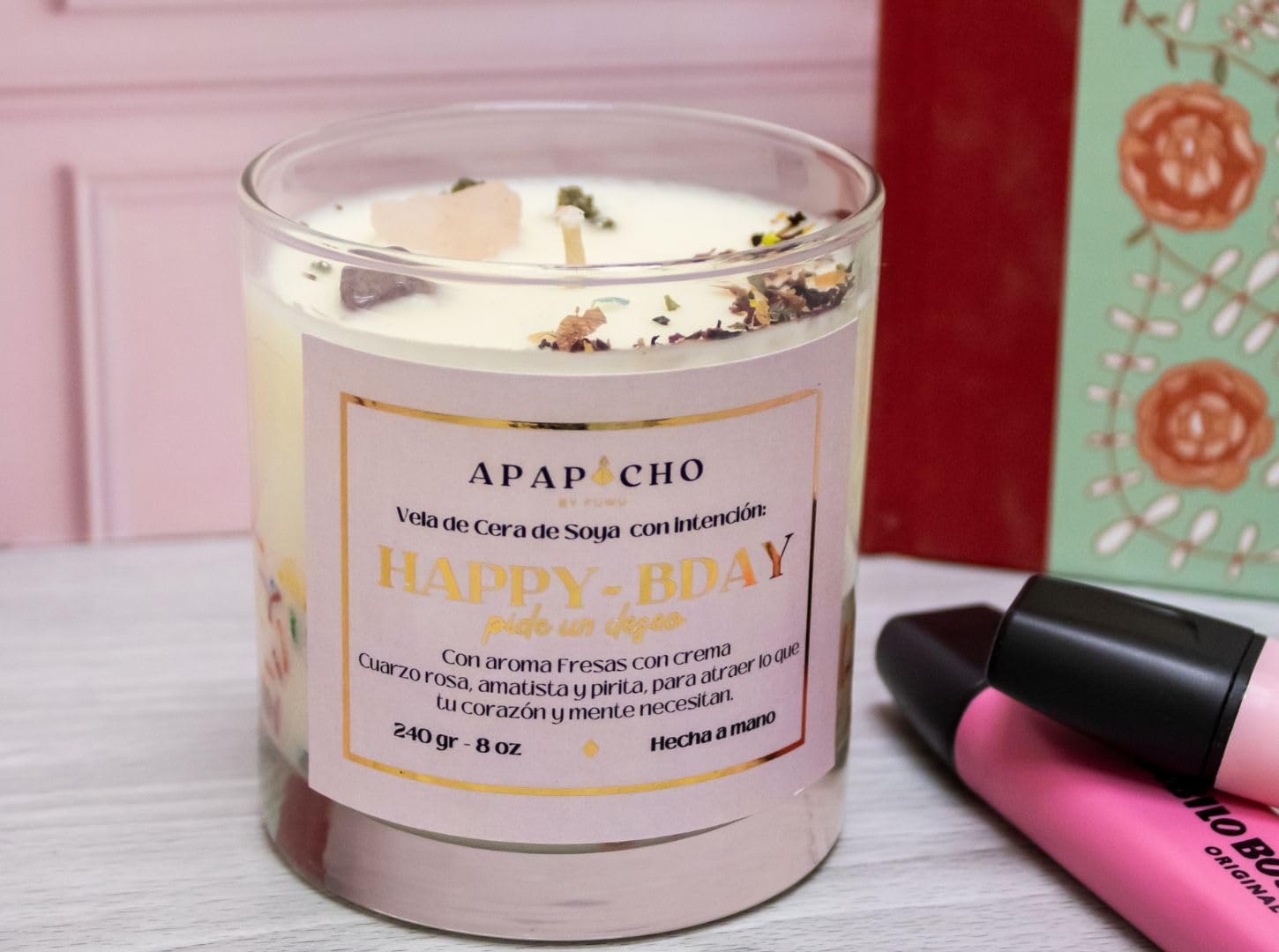 Fuwu, velas aromaticas relajantes Happy Birthday de cera de soya con cuarzos naturales, velas decorativas hechas a mano con hierbas, aromatizantes para hogar, regalos de cumpleaños (Fresas con crema)