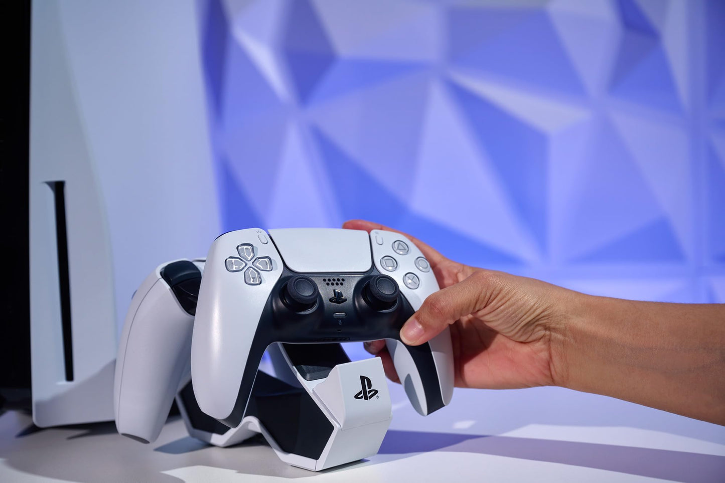 Estación de Carga Dual PowerA Blanco Twin Edition para Controles Inalámbricos Dualsense PlayStation 5