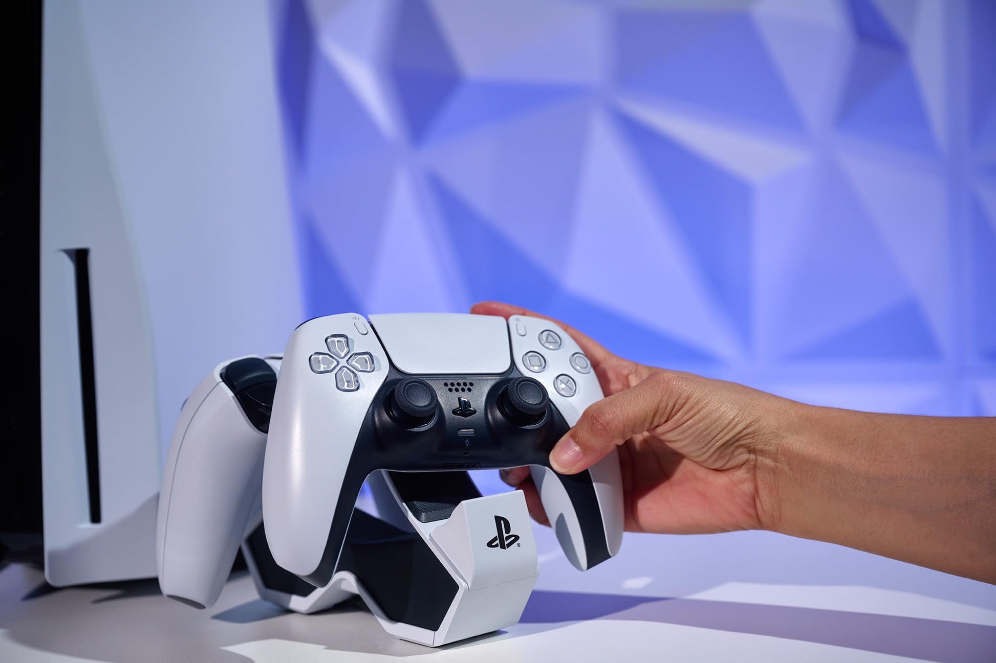 Estación de Carga Dual PowerA Blanco Twin Edition para Controles Inalámbricos Dualsense PlayStation 5