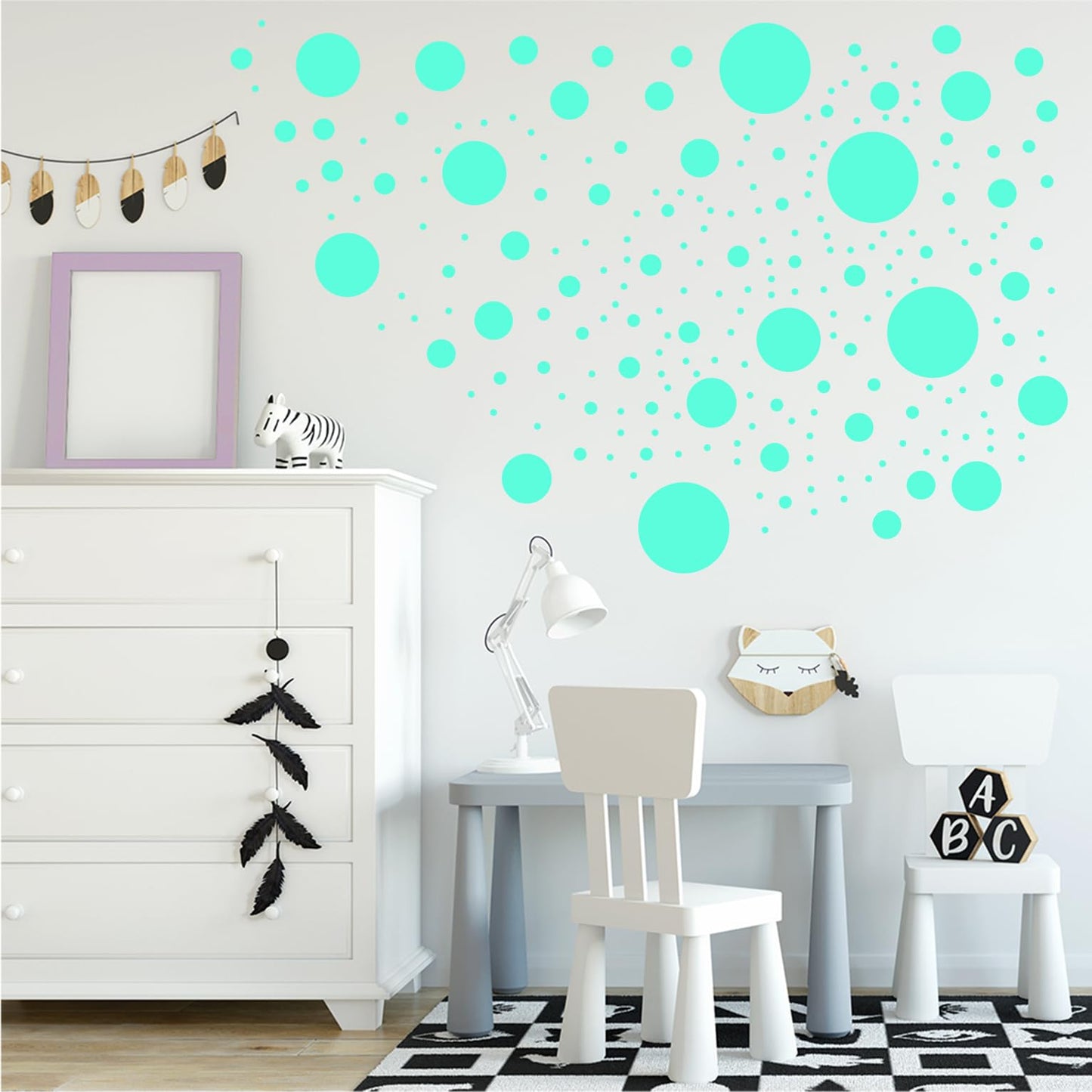 StickerDeen 500+ Calcomanías surtidas de lunares circulares para pared para recámara de niños, sala de estar, aula, cuarto de juegos, decoración. Adhesivos de vinilo extraíbles para pared con lunares