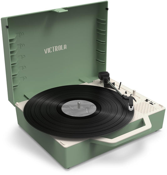 Tocadiscos Portátil Victrola Basil Green Bluetooth Sostenible con Radio de Graves y Toma de Auriculares