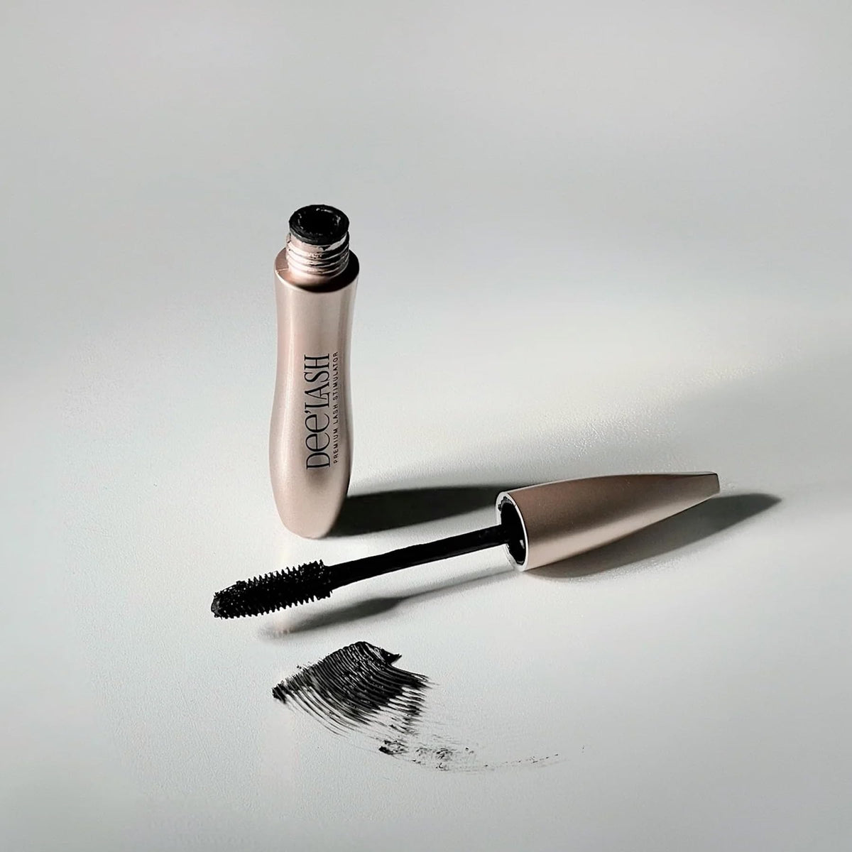Dee’Beautiful Mascara - Rímel Natural con Vitamina B5 y Aceite de Argán - Pestañas Más Largas, Fuertes y Abundantes - Fórmula Resistente al Agua
