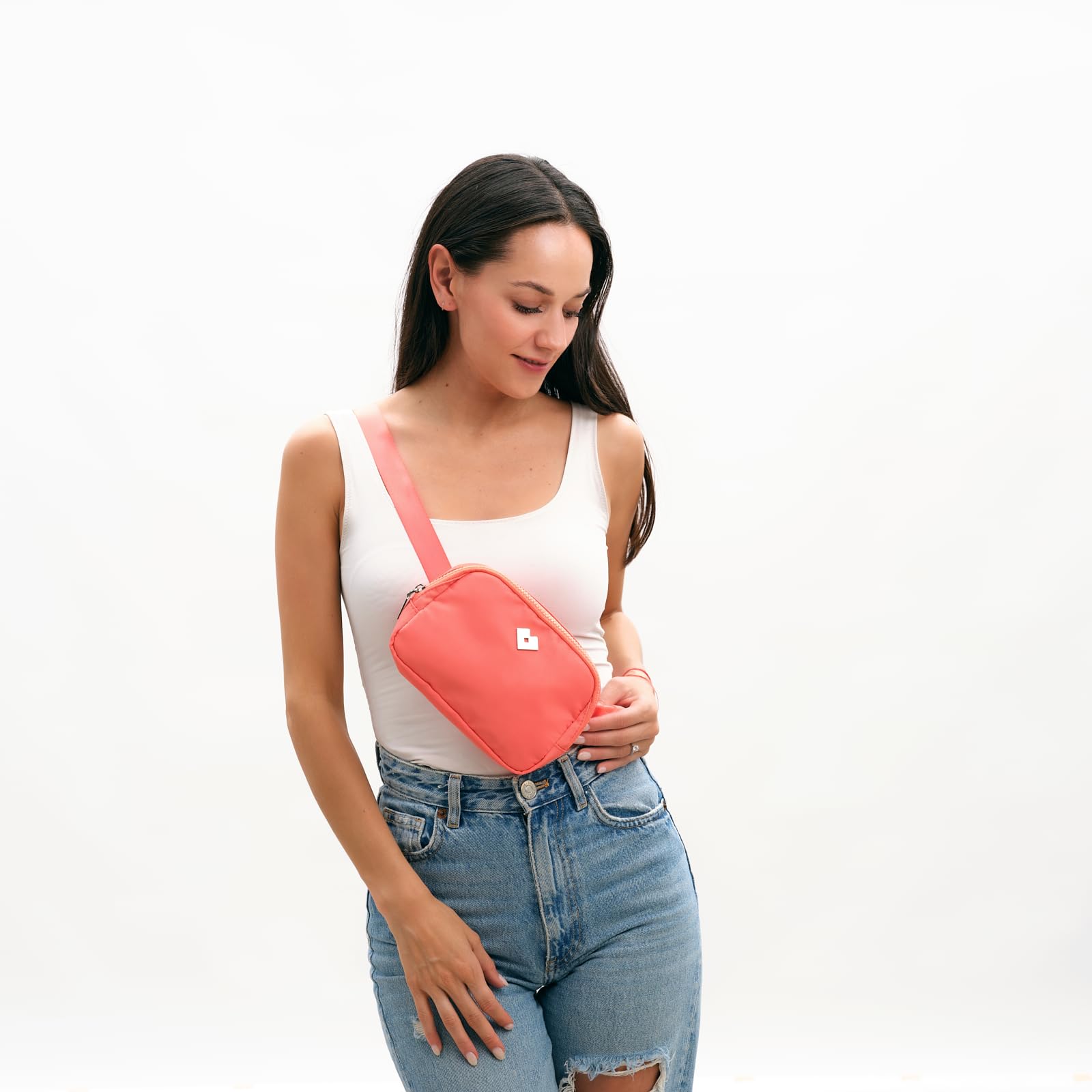 LuckyLy Cangurera para Mujer Deportiva y de Viaje, Bolsa Crossbody y Bandolera tipo Riñonera, Ligera, Repelente al Agua y con Múltiples Compartimentos, Regalos para Mujer y Mamá – Modelo Mina, Coral