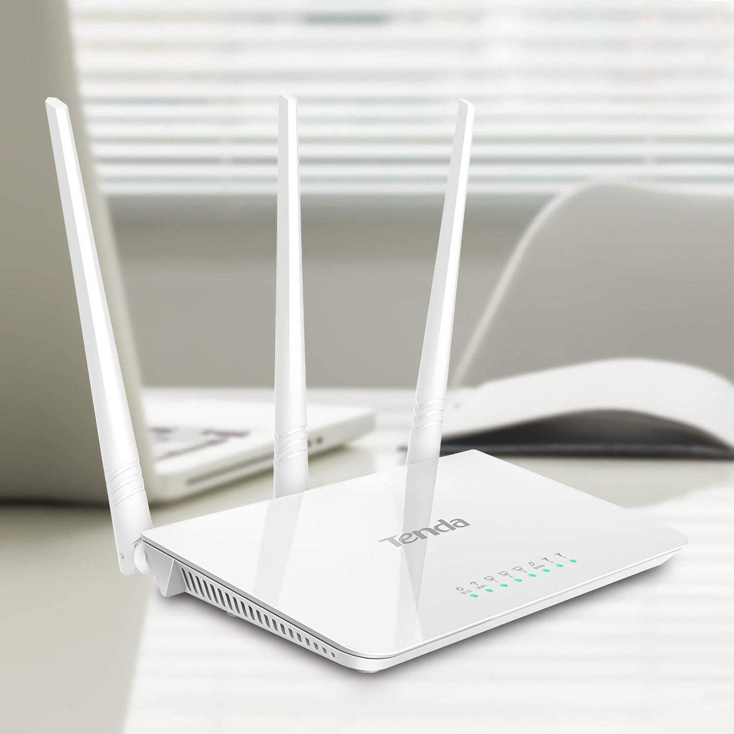 Tenda F3 N300 Router Inalámbrico WiFi, 3 Antenas de 5 dBi, 300 Mbps a 2.4 GHz, Chip Broadcom, Control Ancho de Banda, WPS, 1x Puerto WAN 10/100 Mbps 3 x Puertos LAN 10/100, Blanco