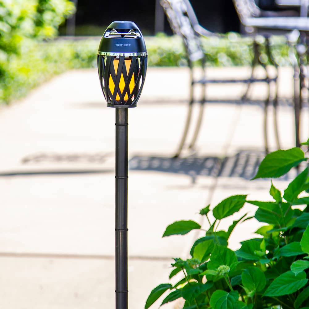 Limitless Innovations TikiTunes - Altavoz inalámbrico Bluetooth portátil (Paquete) con Poste Ajustable de 40 Pulgadas y estaca de Tierra, Color Negro