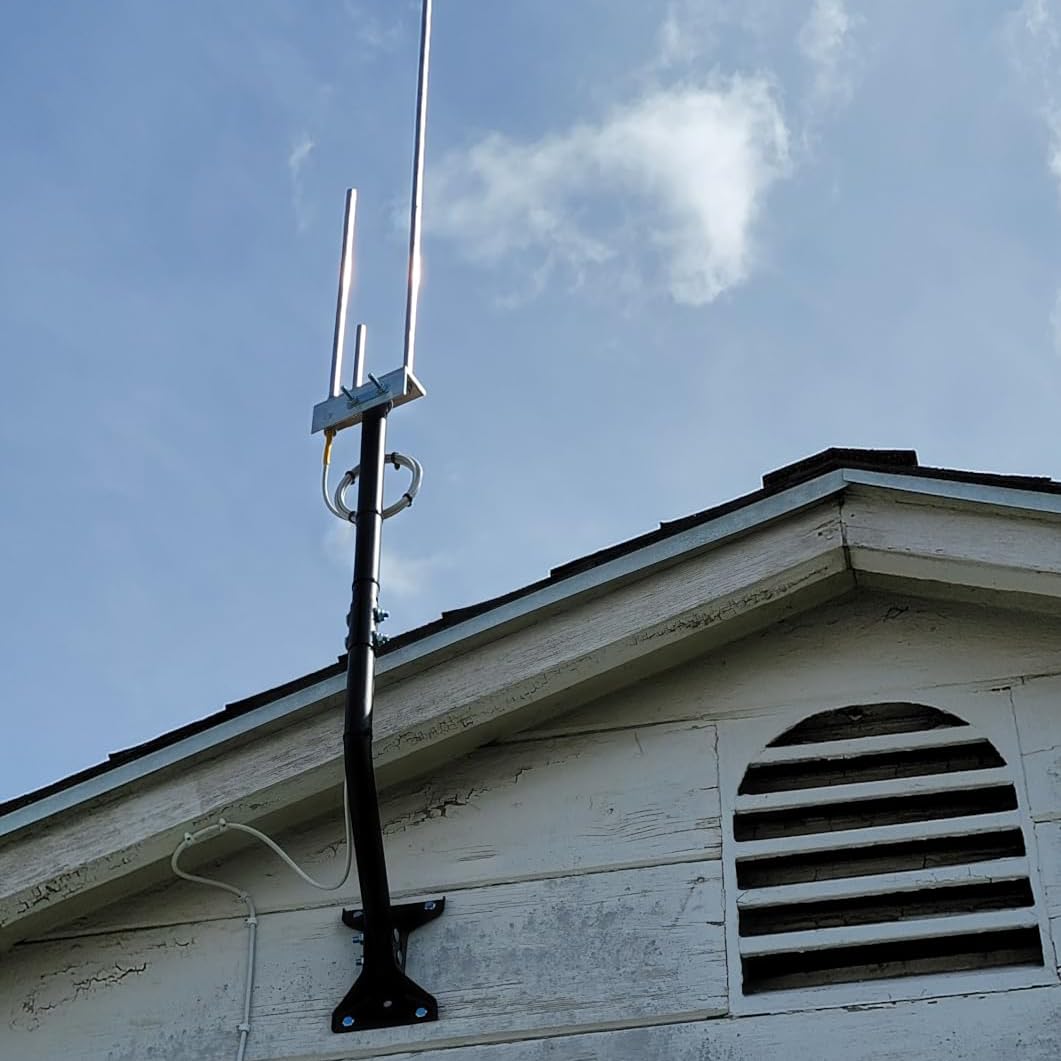 Soporte de antena ajustable para exteriores – Soporte universal en J para antena y estación meteorológica – Fácil instalación, estructura sólida, resistente a la intemperie (diámetro 1 1/4 pulgadas