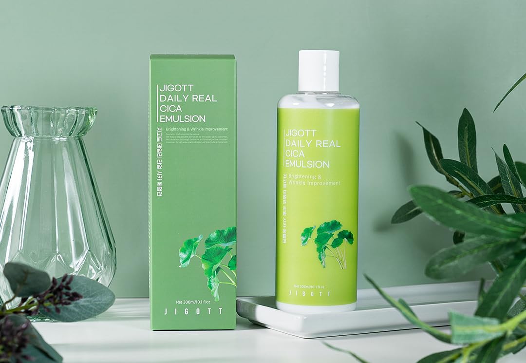 JIGOTT Emulsión hidratante de uso diario con extracto de cica, niacinamida, adenosina que protege, calma e hidrata la piel, contiene 300 ml. 10.1 fl oz, extracto de centella asiática, cosméticos coreanos
