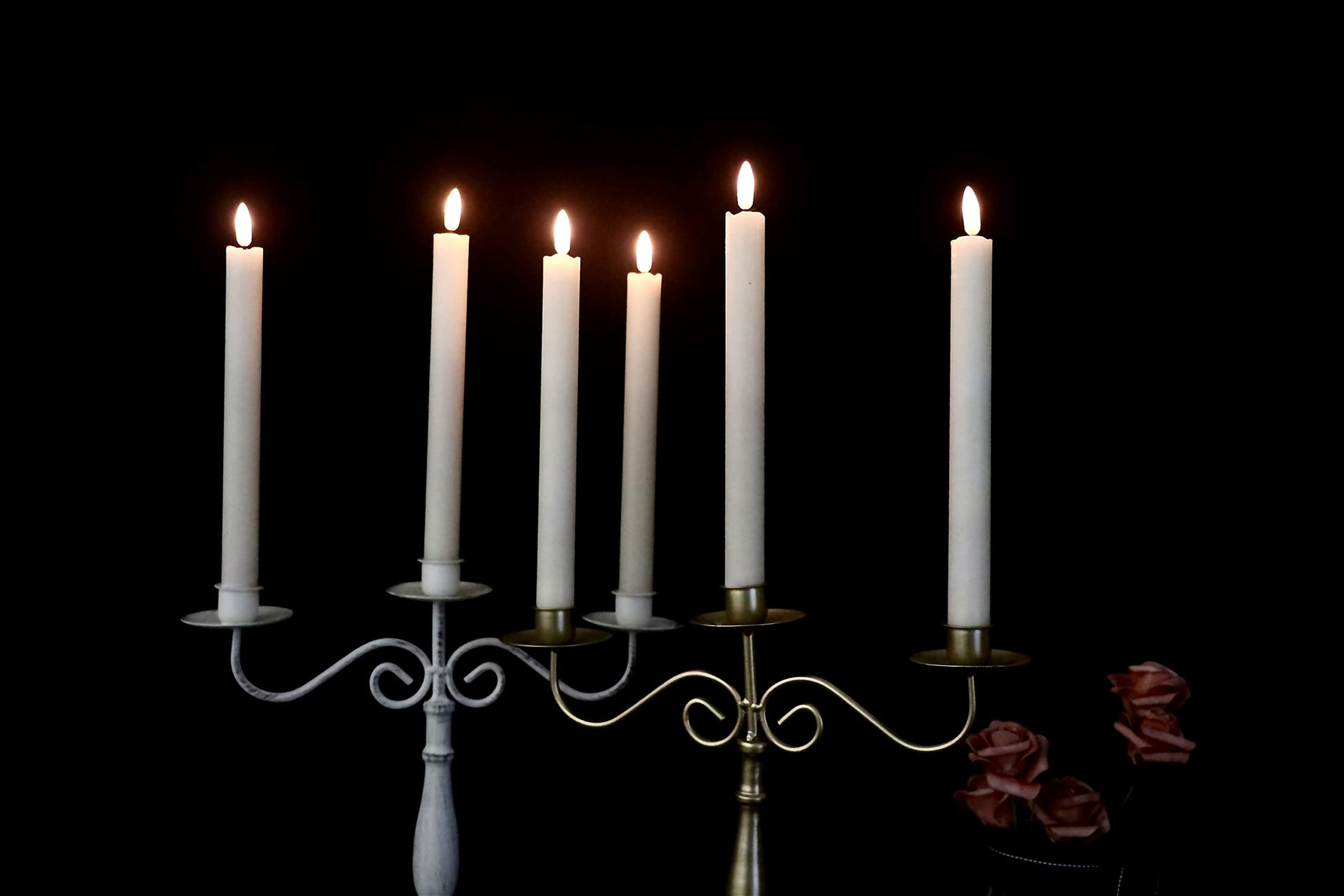 GenSwin - Velas cónicas blancas sin llama parpadeantes con control remoto de 10 teclas, funciona con pilas LED cálidas 3D, velas de ventana de cera real, paquete de 6 unidades, decoración de Navidad