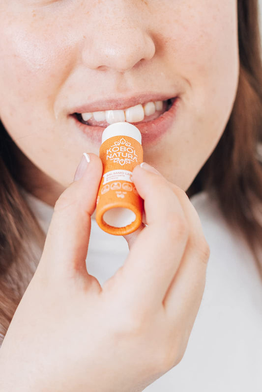 KOBOL | Bálsamo Labial Cítrico Vegano Push Up Hidratación Natural