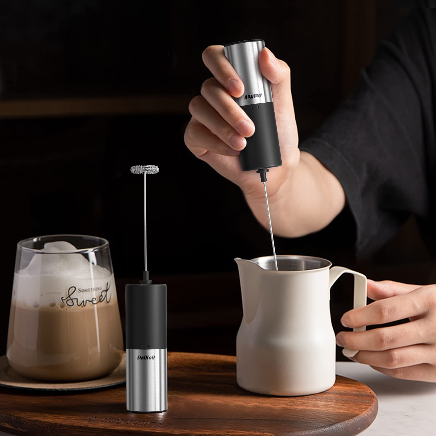 Dallfoll Espumador de Leche de Mano,Batidor Manual para Café, Lattes,Mini Espumador para Capuccino, Frappe, Matcha, Chocolate Caliente,Espumador Eléctrico de Mano a Pilas para Hacer Espuma
