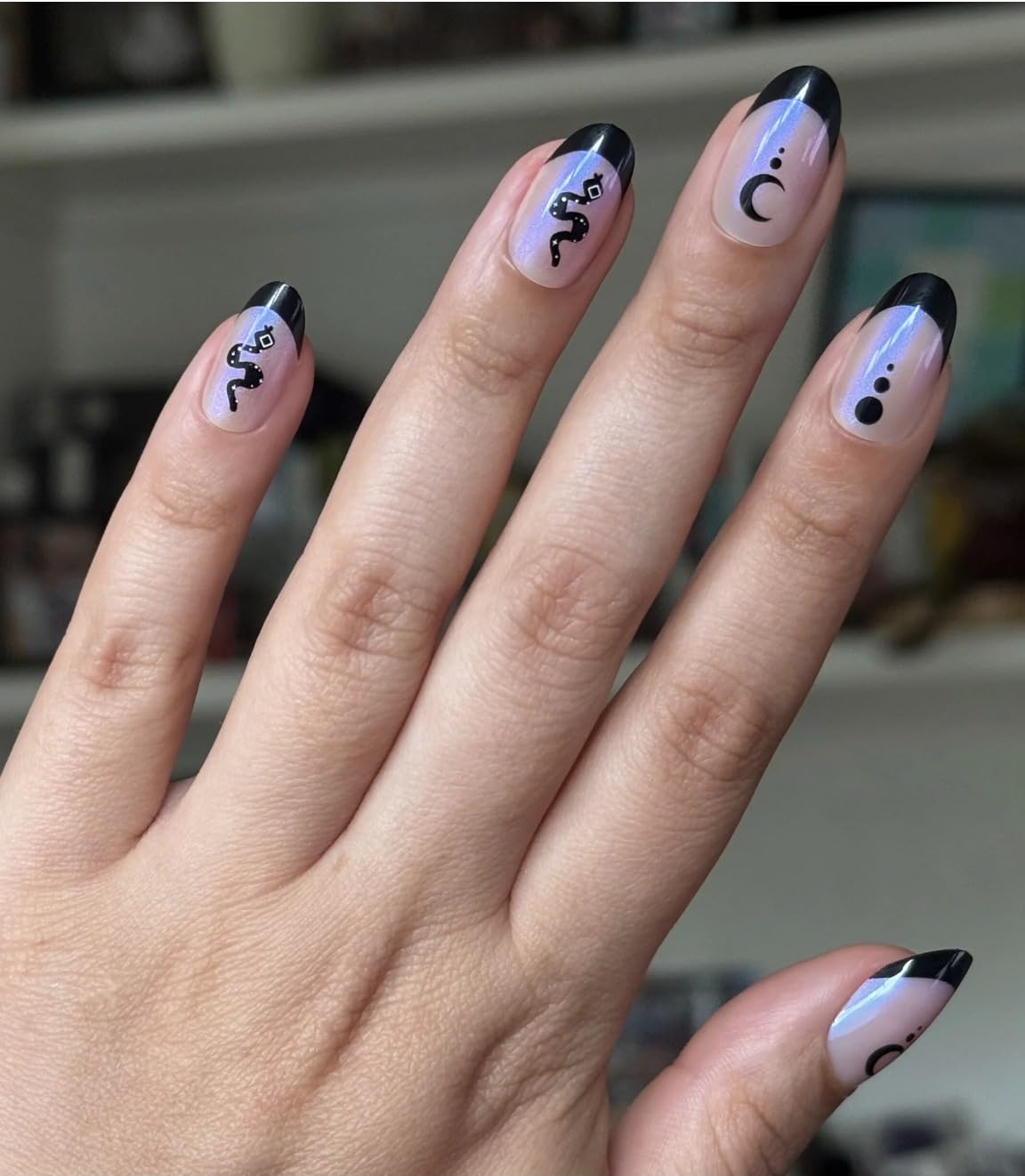 Olive & June Uñas postizas Instant Mani (con pegamento) | 42 uñas postizas, 21 tamaños | Materiales reciclados no tóxicos y duraderos | Aspecto realista | Calidad de salón en casa | Med