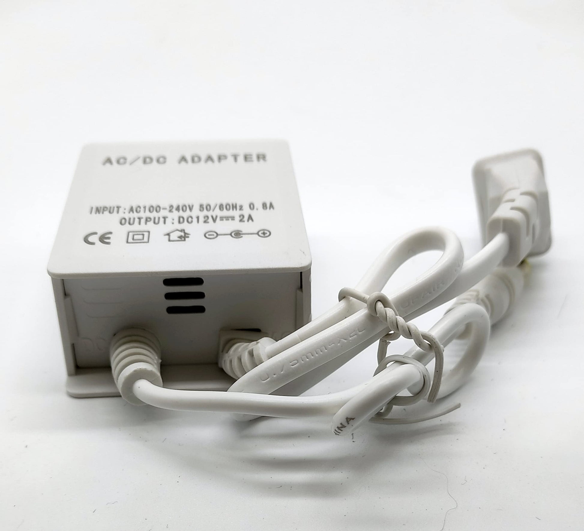 Eliminador Zinker 12V 2A para Cámaras de Seguridad CCTV o Tiras Led V2 exteriores Contra Agua