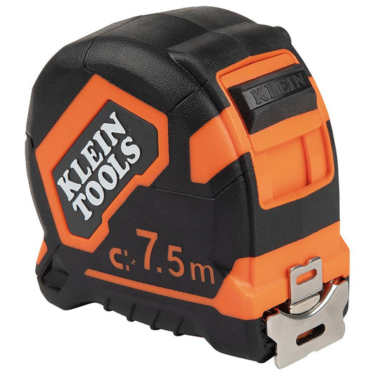 KLEIN TOOLS 9375 | Flexómetro magnético de doble gancho y doble cara| Revestimiento de nylon duradero| Medición SAE y métrica| Flexometro| Cinta metrica| 7.5m | Freno de velocidad y clip para cinturón