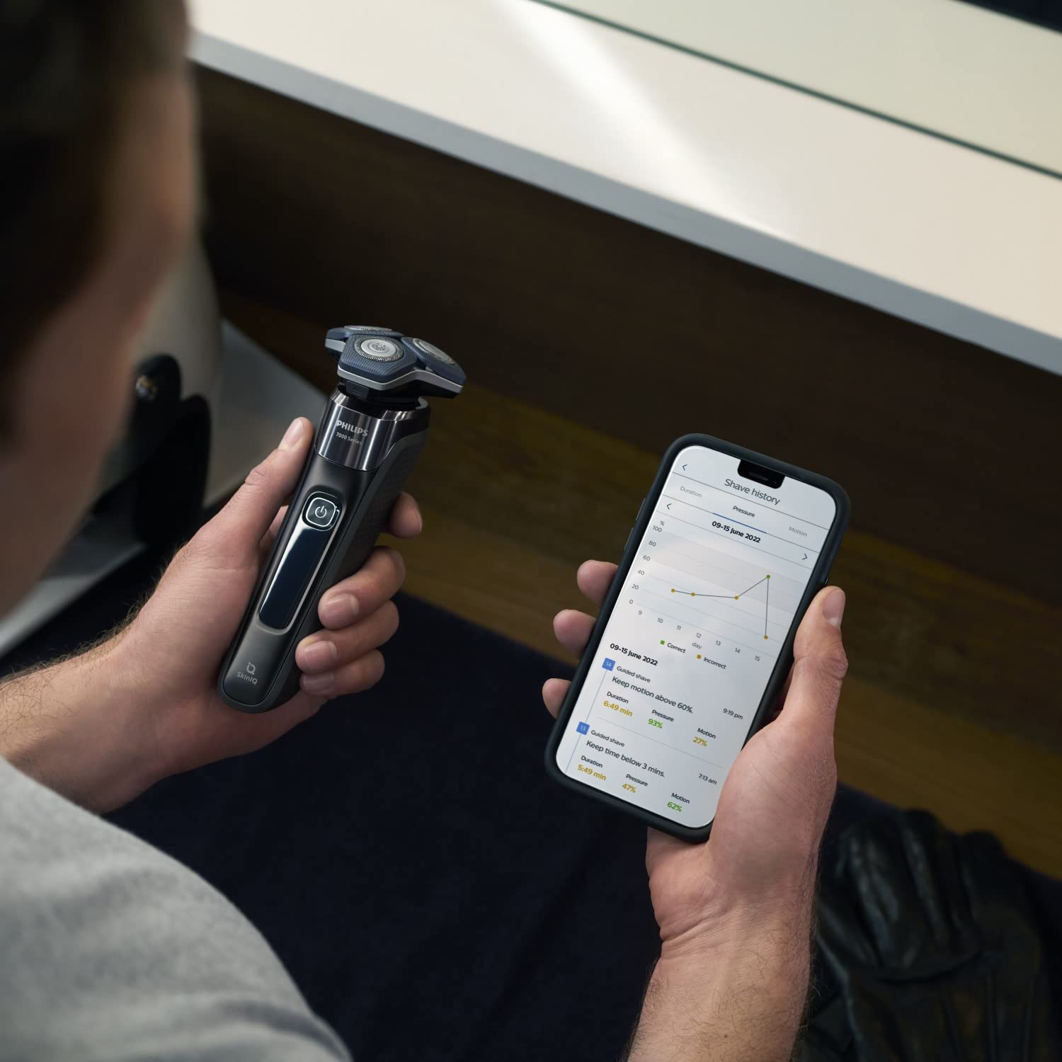 Afeitadora Eléctrica Philips Series 7000 en Húmedo y Seco con Tecnología SkinIQ con Clean Pod