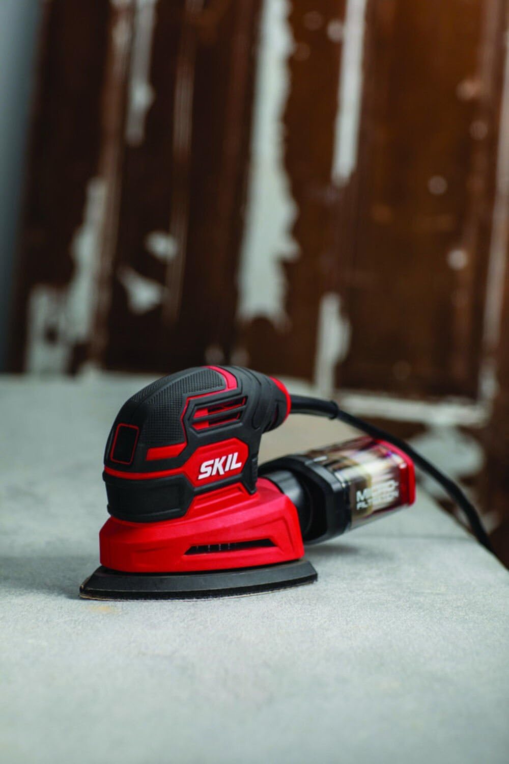 SKIL SR250801 - Lijadora con detalle de cable, incluye 3 unidades de papel de lija y caja de polvo