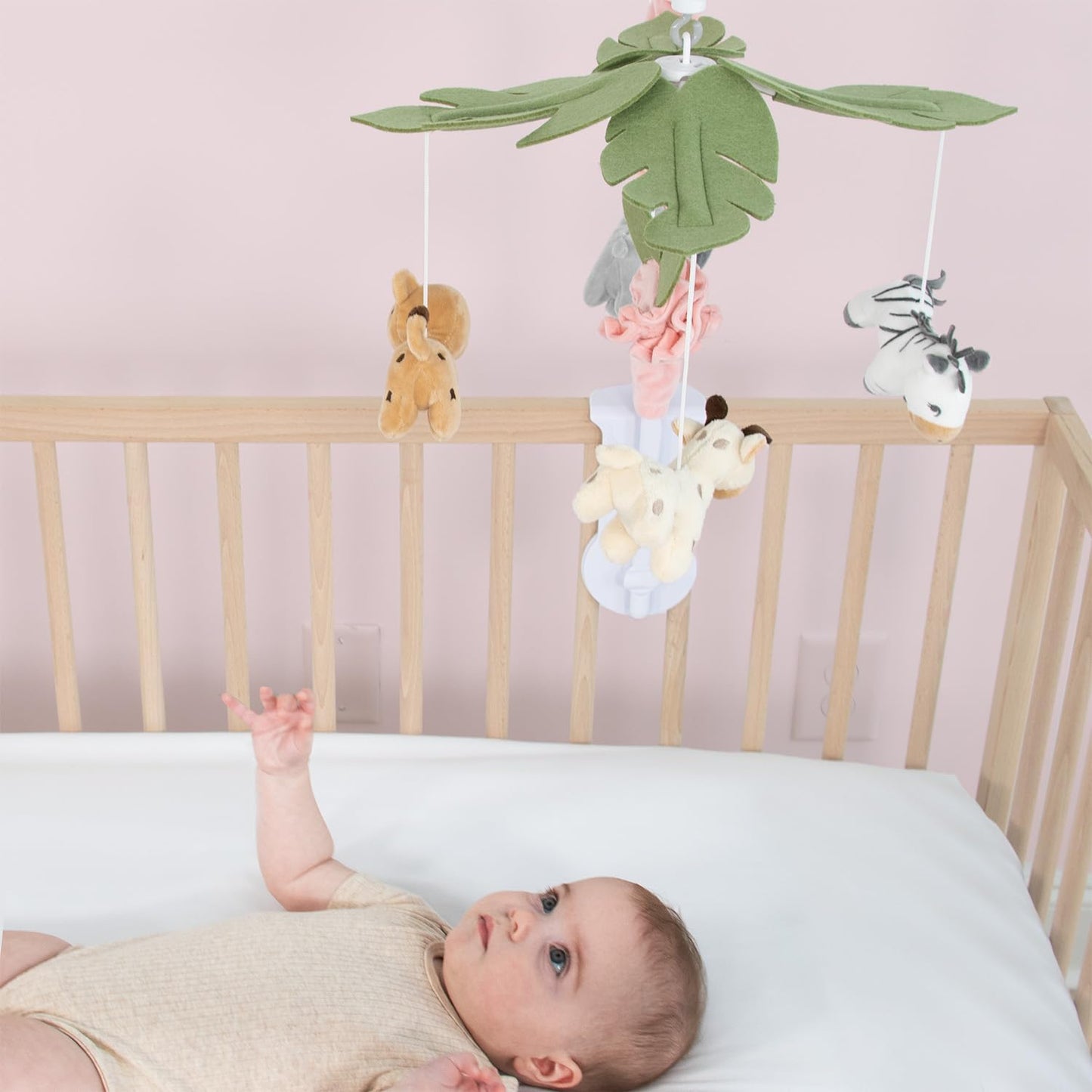 Móvil para cuna de bebé The Peanutshell para niñas - Móvil suave rosa musical para cuna con 12 canciones de cuna, lindo animal decoración de habitación para bebé de sueños salvajes