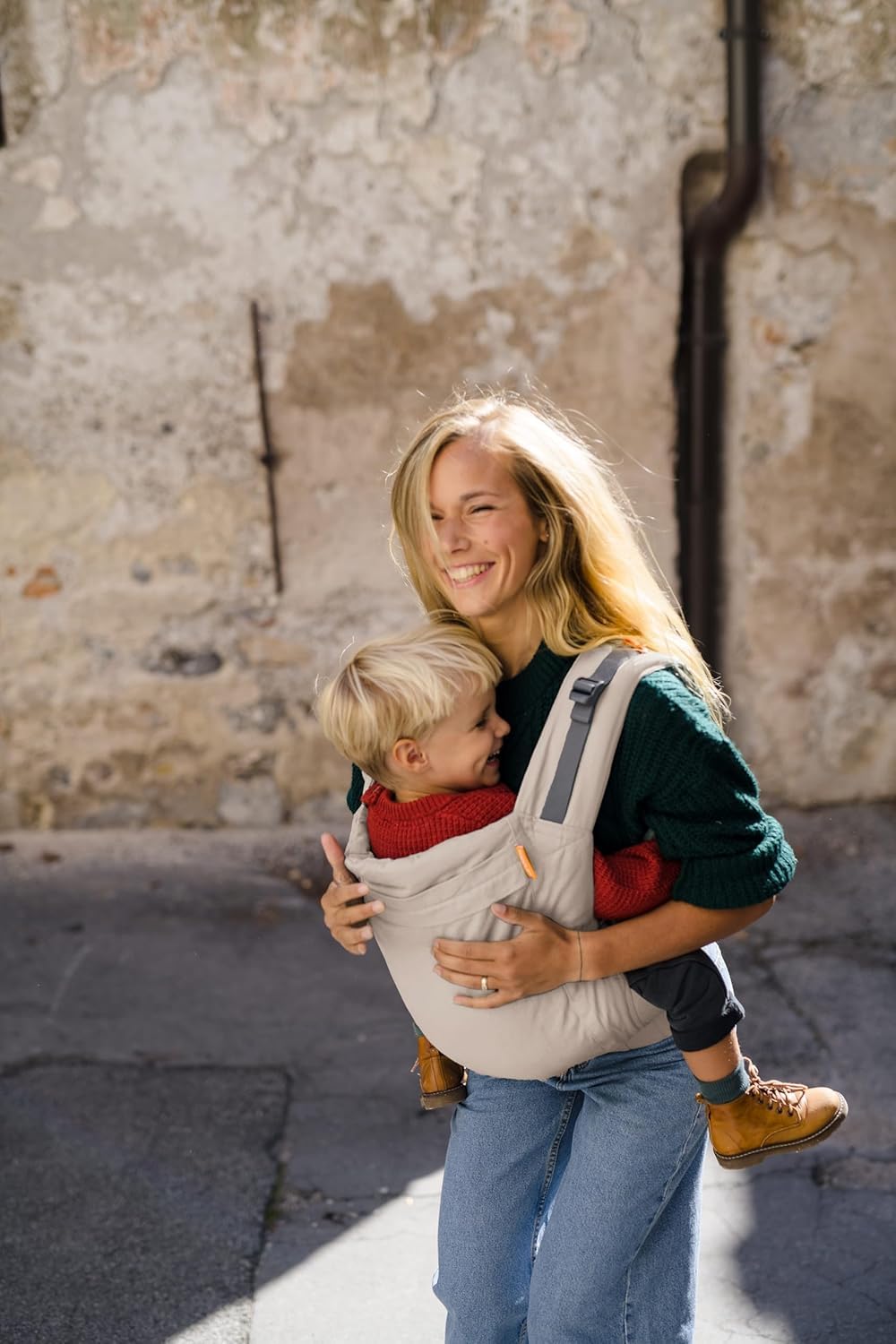 Beco - Portabebés para niños pequeños con asiento extra ancho, 100% algodón, estilo mochila y transporte frontal, ligero y ergonómico para niños (24-48 meses), color crudo
