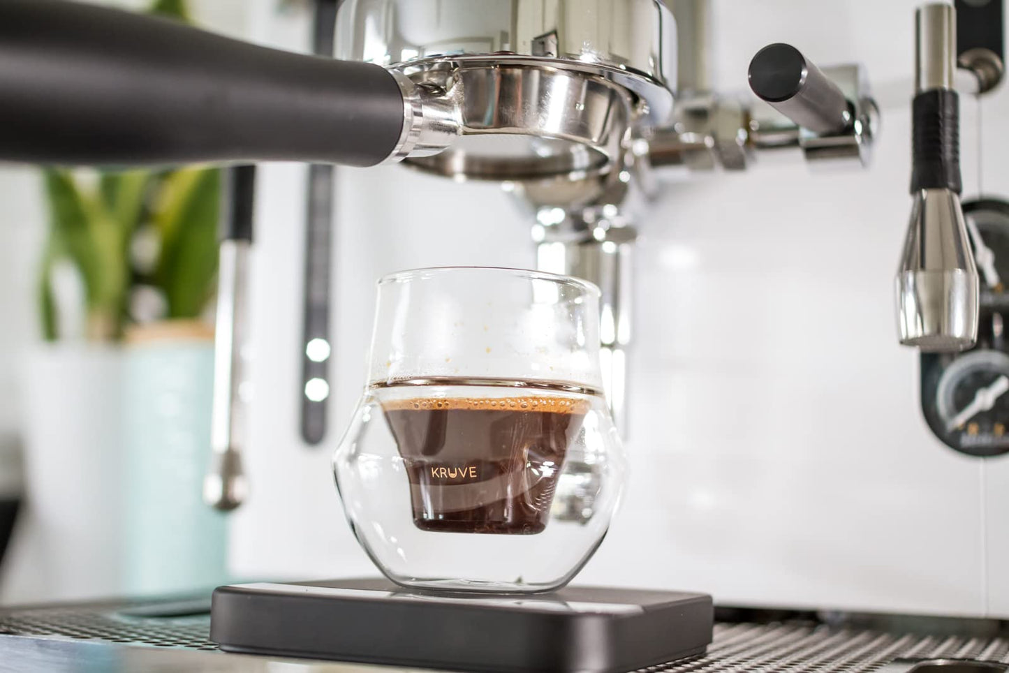 KRUVE Propel - Vaso de expreso, hecho a mano, de doble pared, transparente, 0.1 oz, diseño científico (juego de dos)