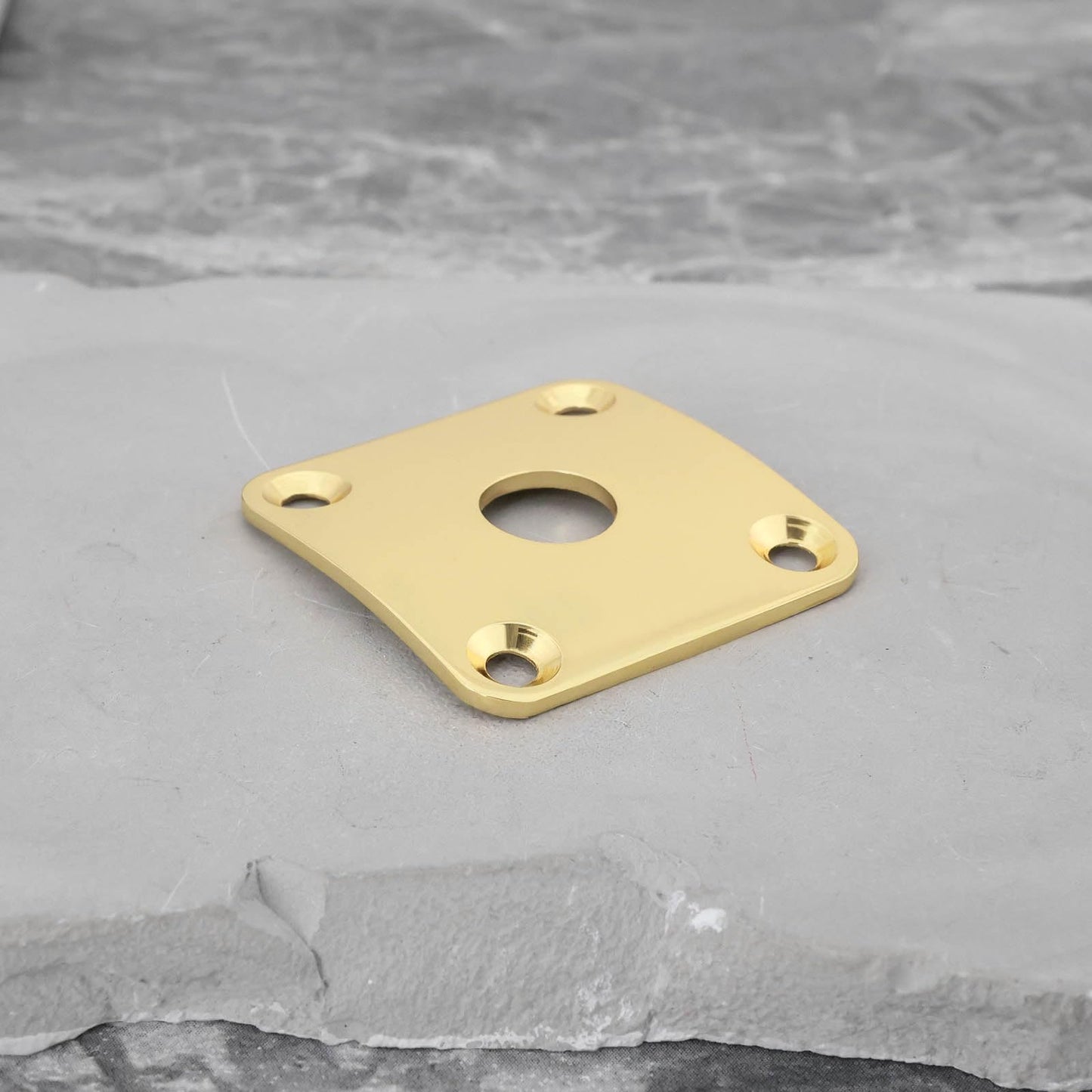 YINETTECH - Cubierta de enchufe de guitarra eléctrica cuadrada de chapa de metal de 35 x 35 mm, apertura de 10 mm, con tornillos compatibles con Gibson Les Paul se adapta a Jack Gold de 1/4 pulgadas