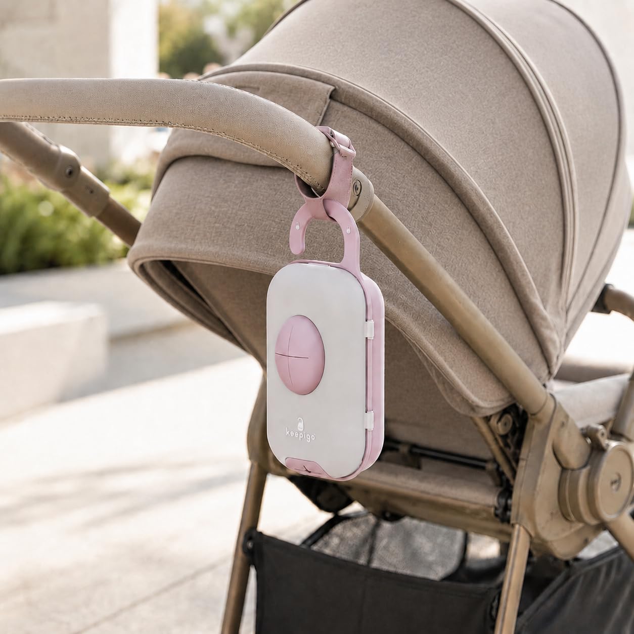 Keepigo| Dispensador de toallitas para pañales rosa para bebé, organizador portátil 3 en 1, soporte para toallitas para bebés con bolsas desechables, artículos esenciales para bebés recién nacidos
