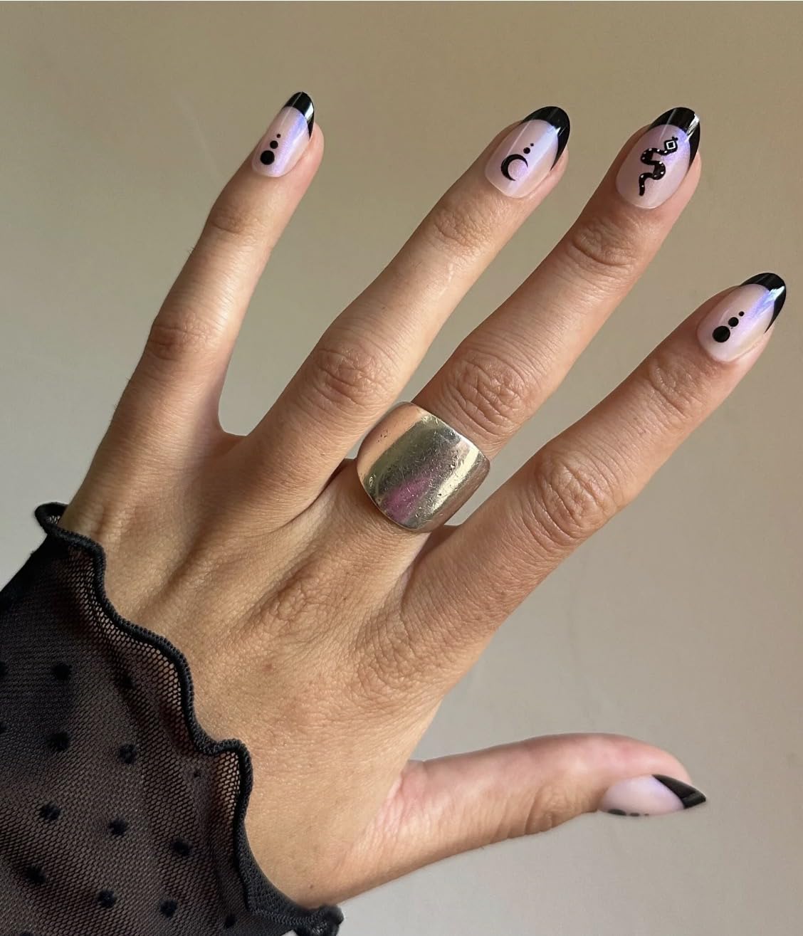 Olive & June Uñas postizas Instant Mani (con pegamento) | 42 uñas postizas, 21 tamaños | Materiales reciclados no tóxicos y duraderos | Aspecto realista | Calidad de salón en casa | Med