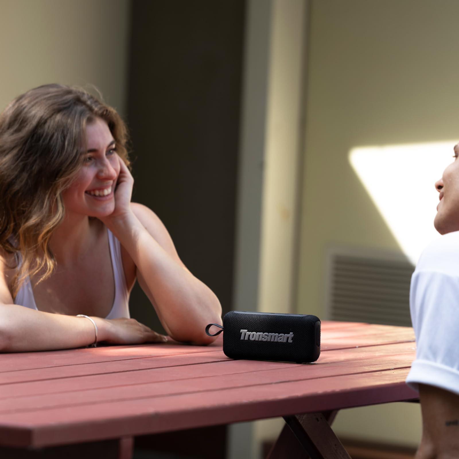 Tronsmart Trip 2 Bocina Bluetooth portátil para Exteriores, Llamadas Manos Libres a través del micrófono Integrado, Resistente al Agua IPX7, Ecualizador Personalizable (Negro)
