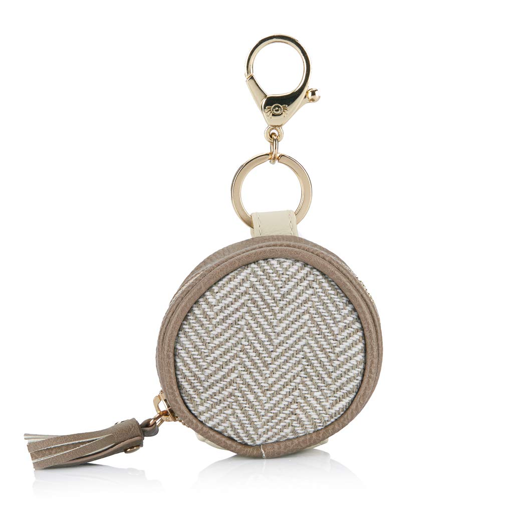 Itzy Ritzy - Funda para chupete con clip, incluye cierre para fijar fácilmente a una bolsa de pañales o bolso, mide 2.5 pulgadas de diámetro y tiene capacidad para 2 chupetes (vainilla latte)