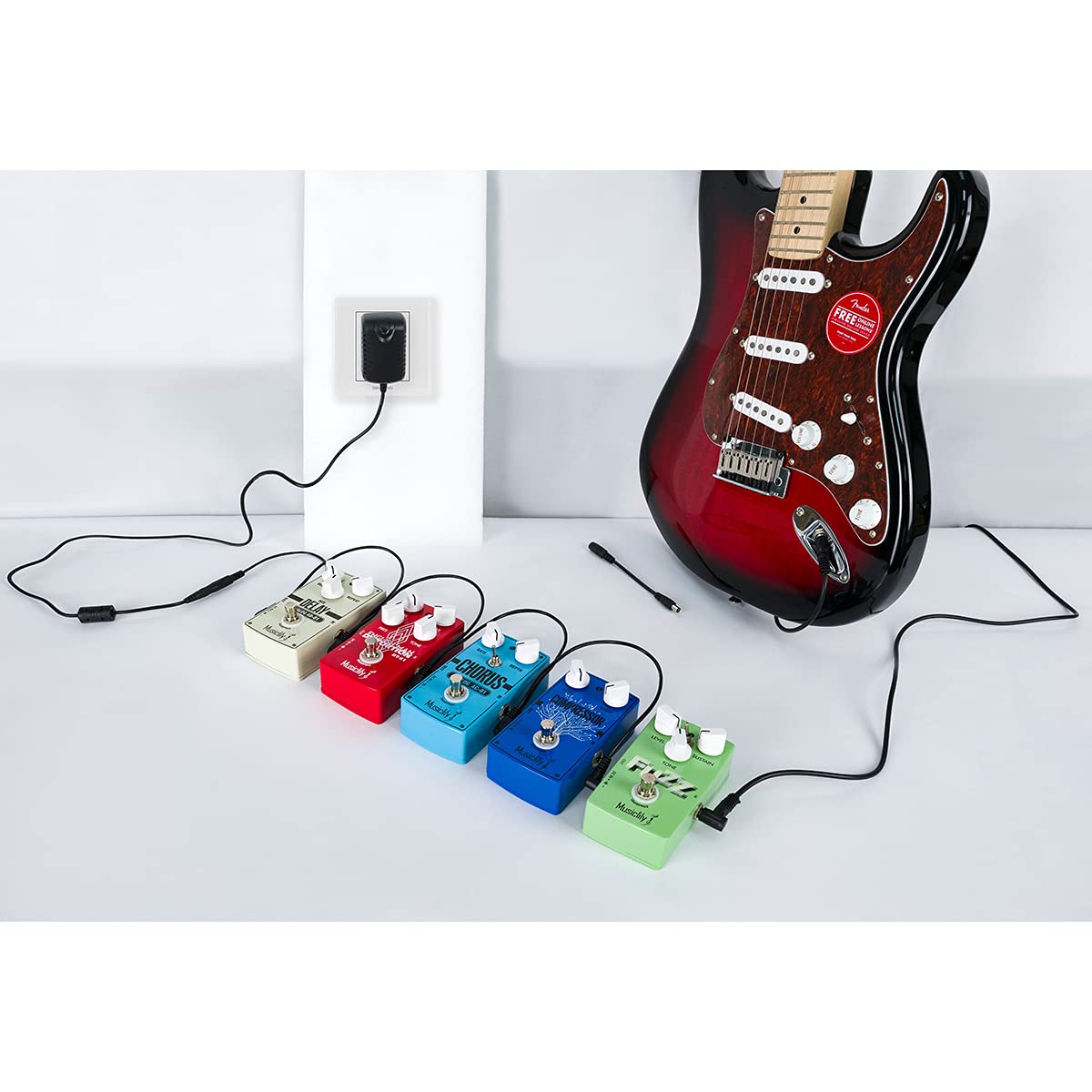 Adaptador de Fuente de Alimentación 9V Musiclily Pro Estándar USA Negro con Cable de Conexión 5 Vías y Polaridad Inversa para Guitarra