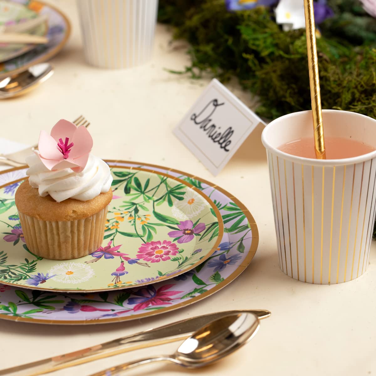 Coterie - Platos de papel grandes decorativos de flores silvestres con diseño floral para novia, baby shower, fiesta de té, juego de 10 platos de cena de 9.25 pulgadas