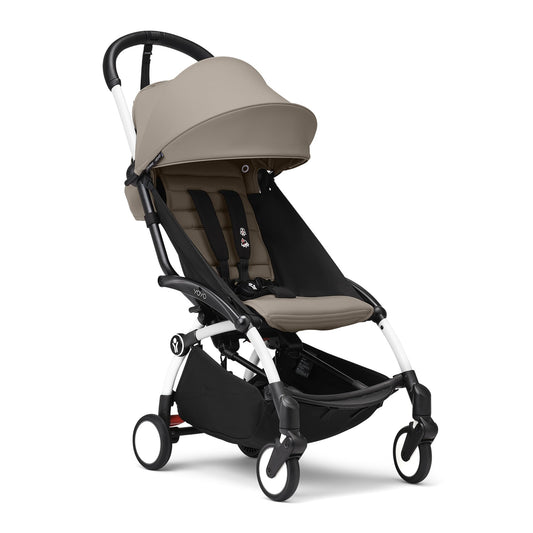 Carriola Stokke YOYO3 a partir de 6 meses - Incluye chasis blanco/cojín de asiento Taupe + dosel - Se pliega y despliega en un instante - Ligeroa y compacta - Compatible con equipaje de mano