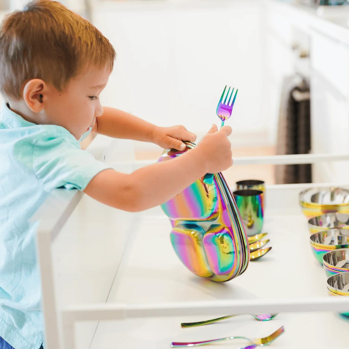 Ahimsa Utensilios de acero inoxidable para niños, juego de 8 piezas de tenedor y cuchara para niños, juego de cubiertos arcoíris diseñado por pediatras, 100% última intervensión de BPA y apto para