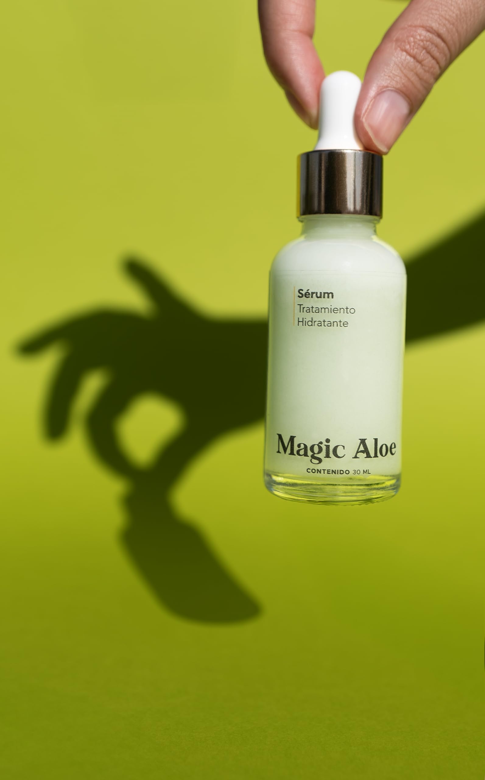 Magic Aloe - Serum Natural 30 ml con Aloe, Vitaminas C y E para Manchas y Arrugas.