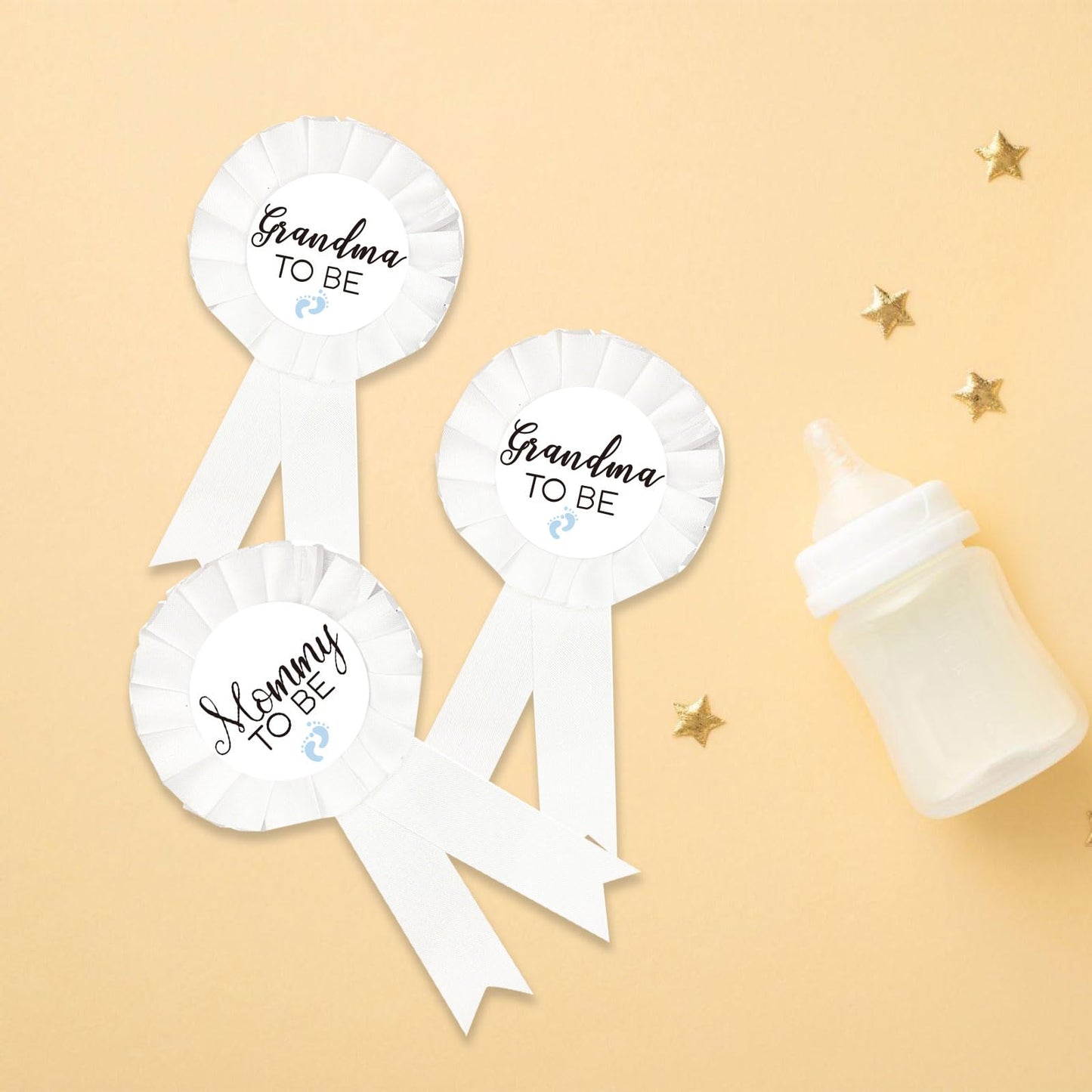 1 Pin de placa de hojalata para mami, 2 insignias para las abuelas, botón de ducha de bebé, regalos para mamá, regalo de género, revela la fiesta, bebé, niño, botón de roseta blanca, celebración del bebé (blanco, huella azul)