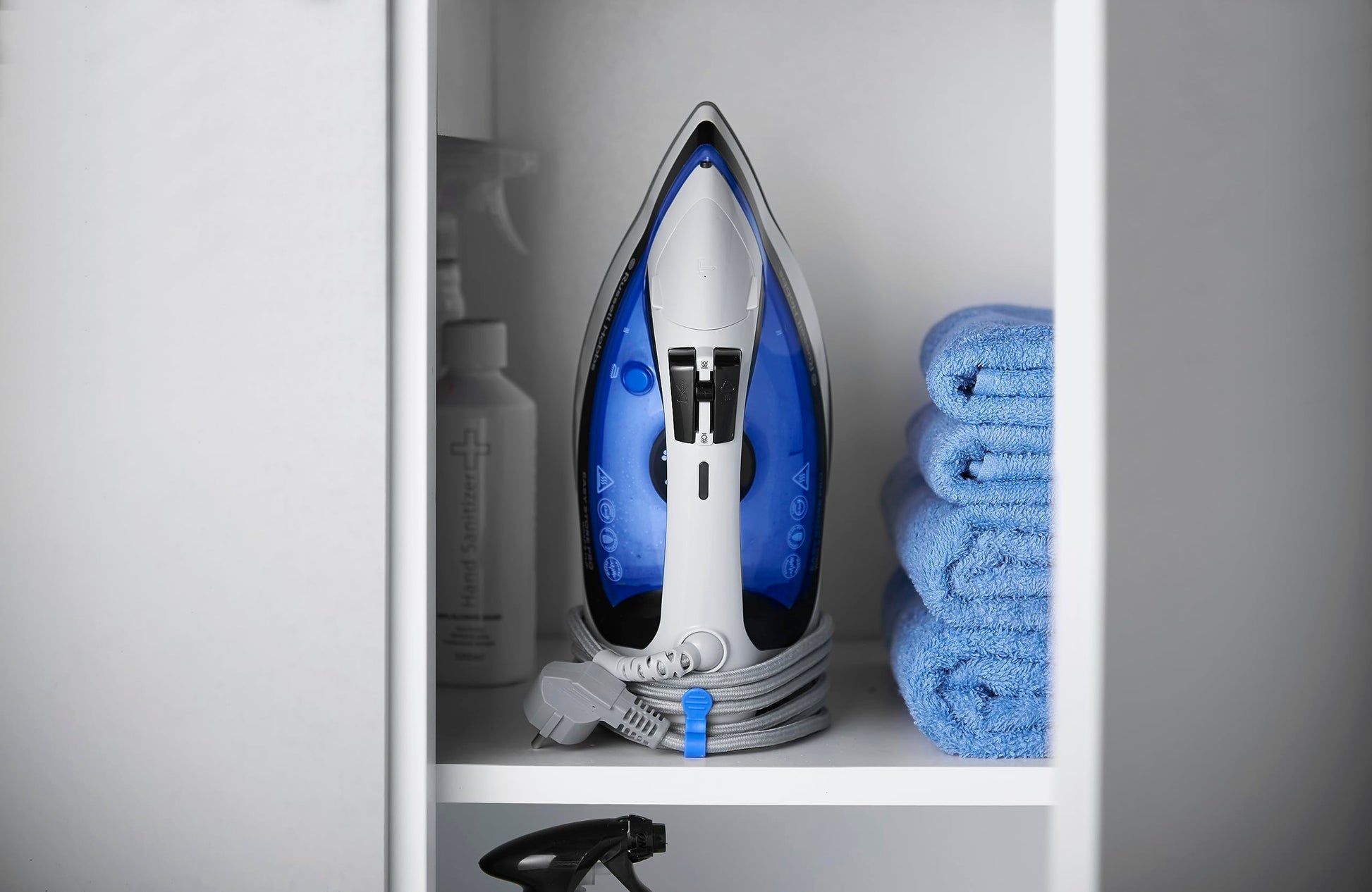 Plancha de Vapor Russell Hobbs Blanco Suela de Cerámica Ahorro de Espacio