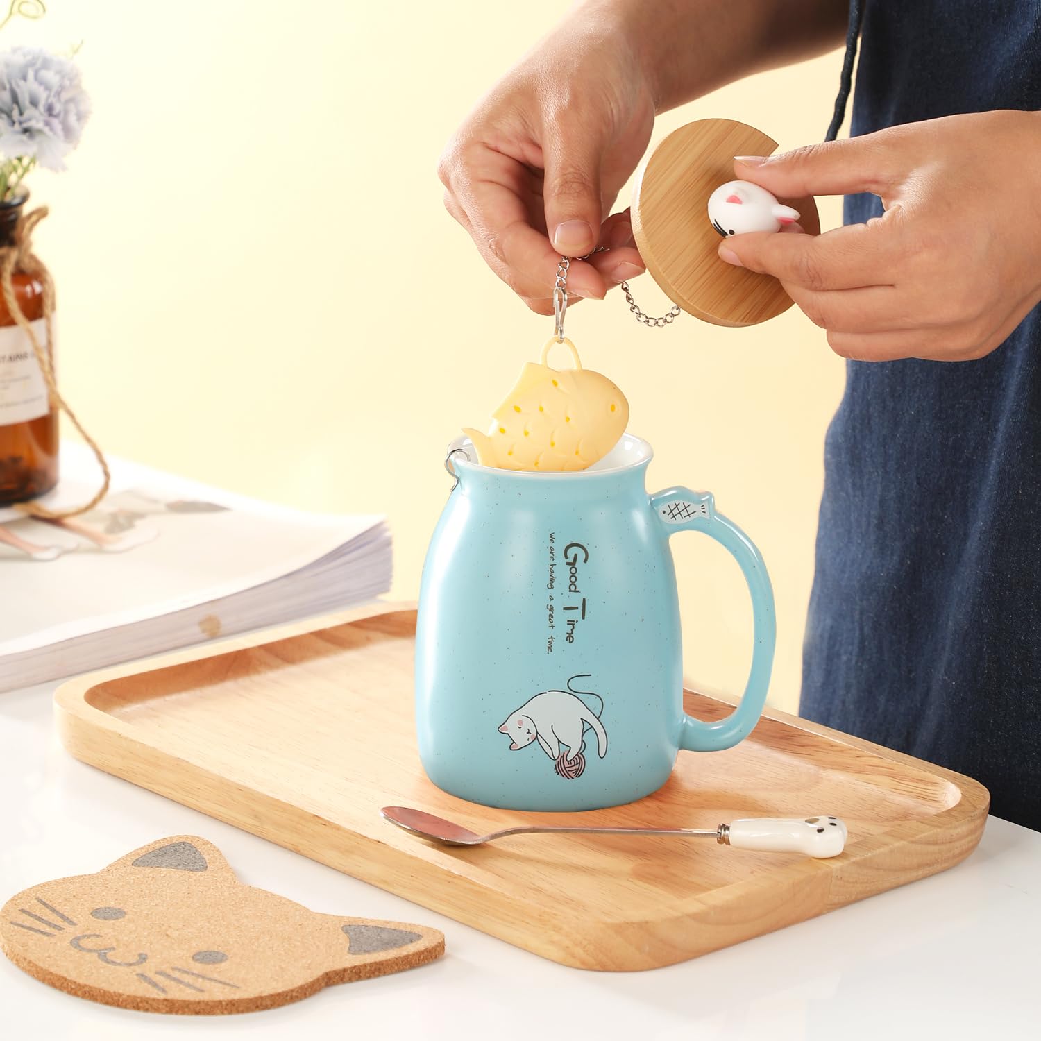 BigNoseDeer - Taza de cerámica con infusor y tapa, taza de té para gatos Kawaii, taza de té con forma de cuchara y taza de té, lindos regalos para mujeres (azul 13 onzas)