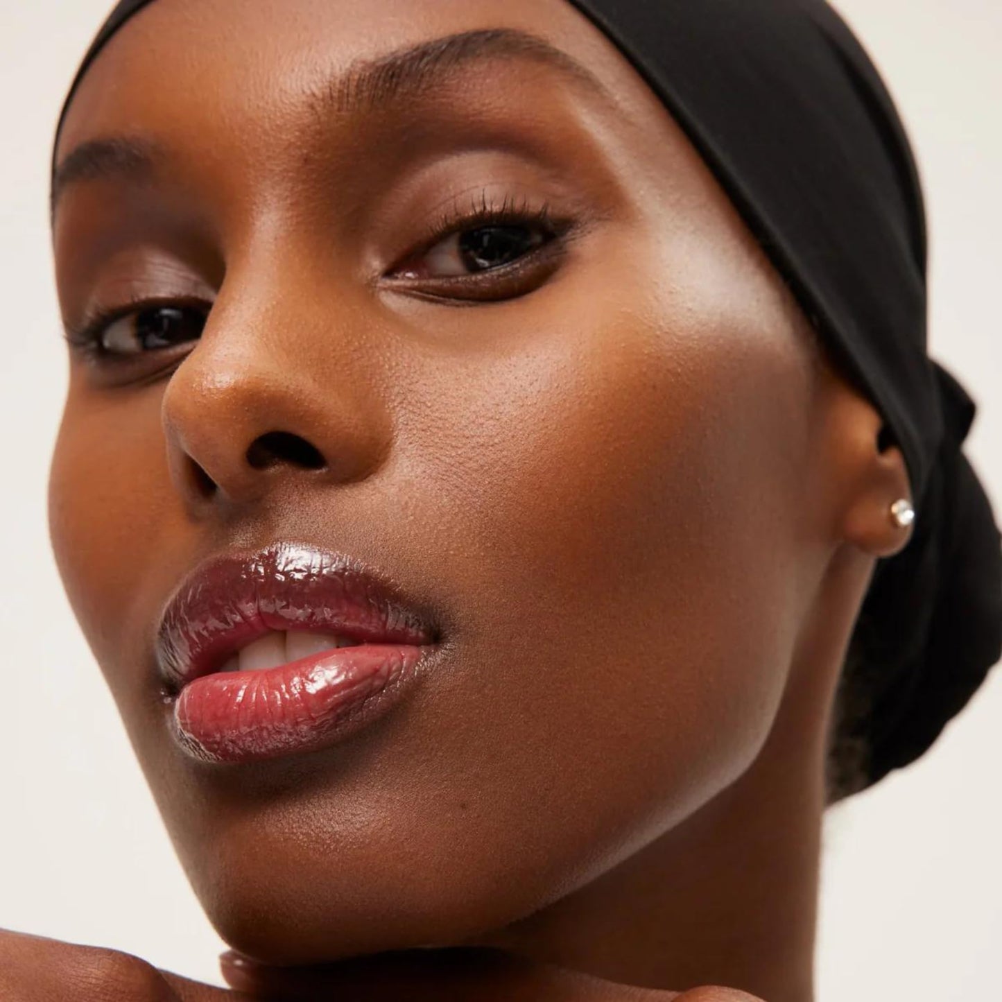 Bálsamo Labial Summer Fridays EQUSUPRO Azúcar Morena con Manteca de Karité Vegano Hidratante