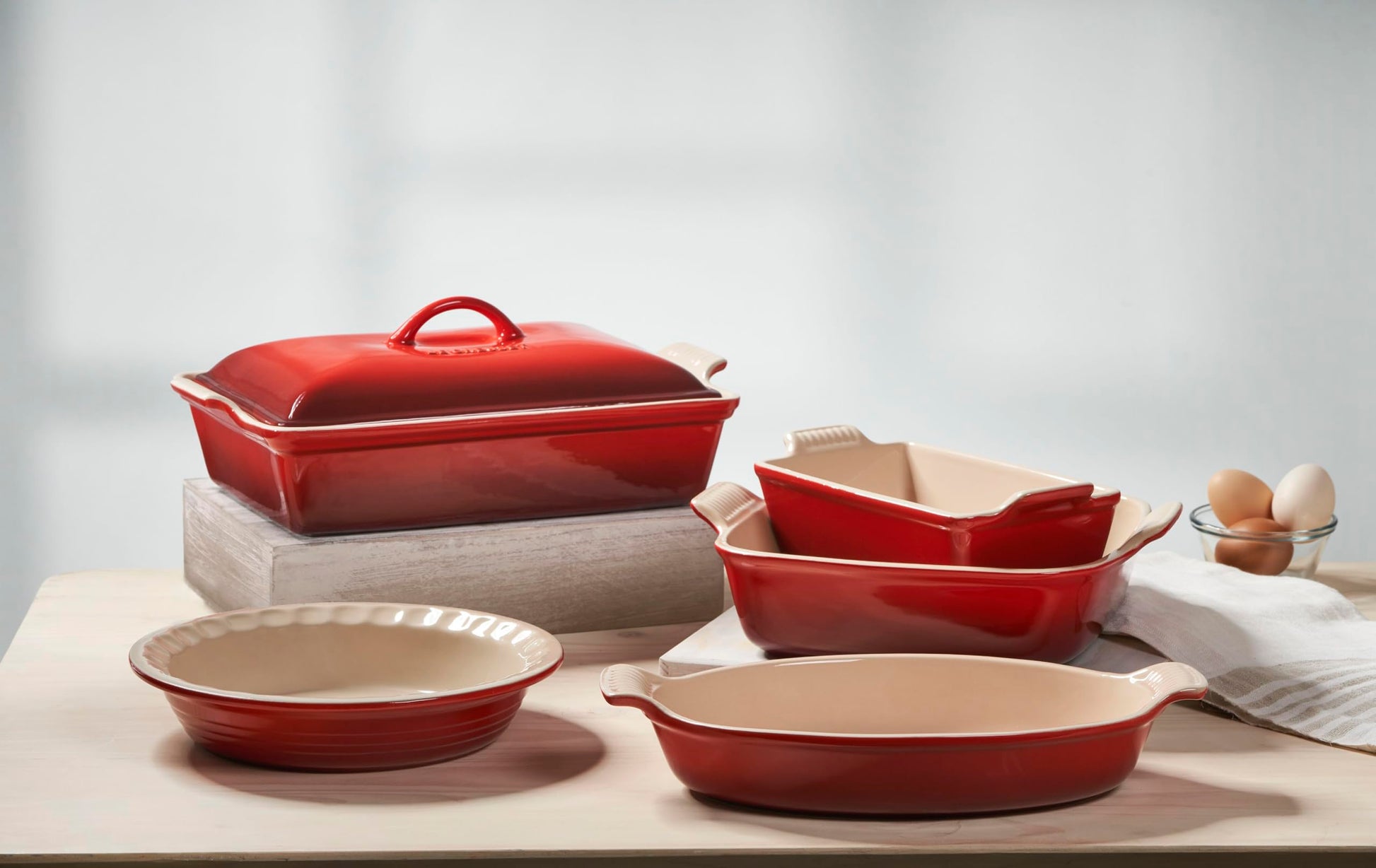 Le Creuset Stoneware Heritage Pan Pan, 9 x 5 x 3 pulgadas (1.5 cuartos de galón), Cerise