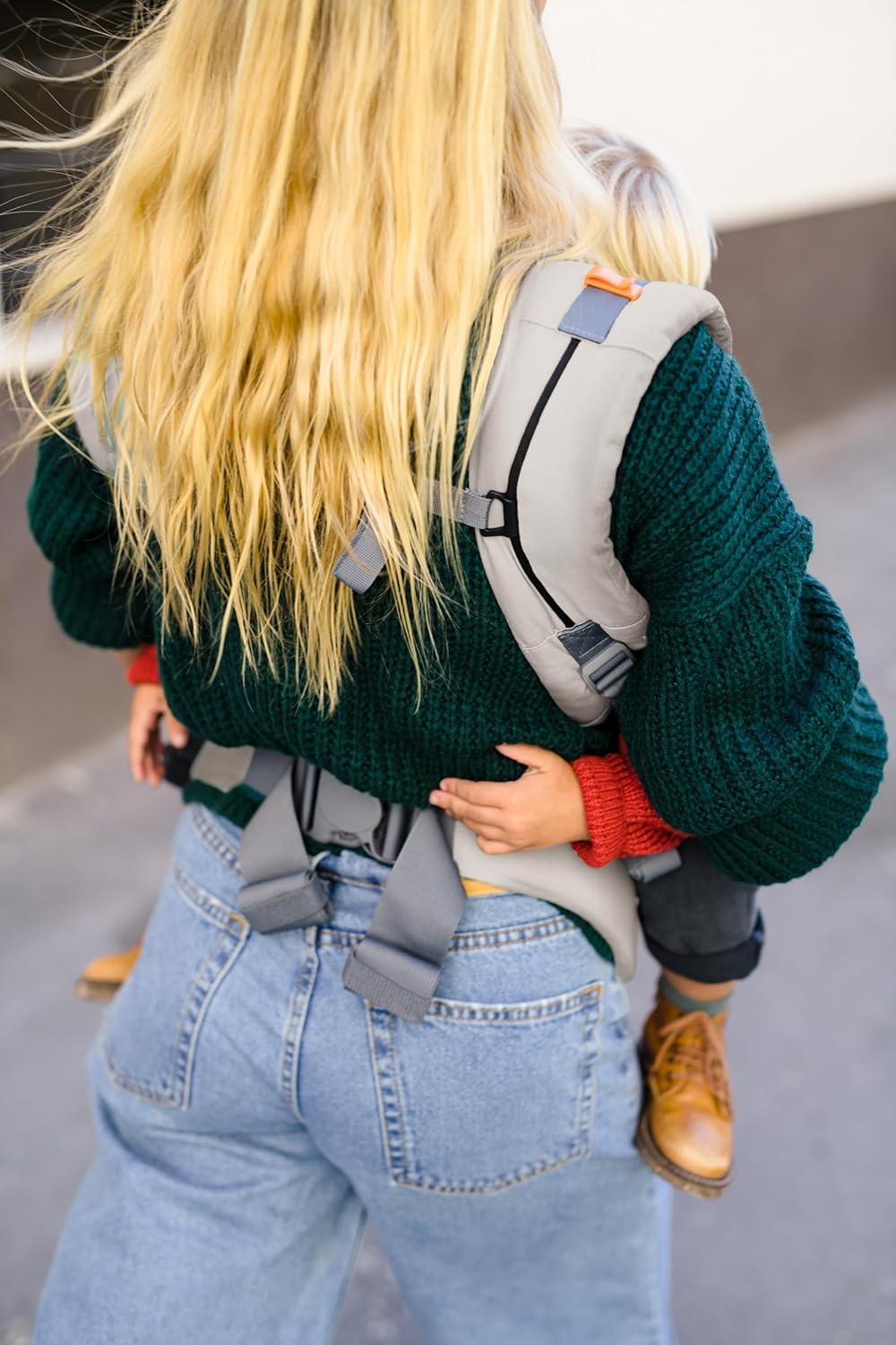 Beco - Portabebés para niños pequeños con asiento extra ancho, 100% algodón, estilo mochila y transporte frontal, ligero y ergonómico para niños (24-48 meses), color crudo