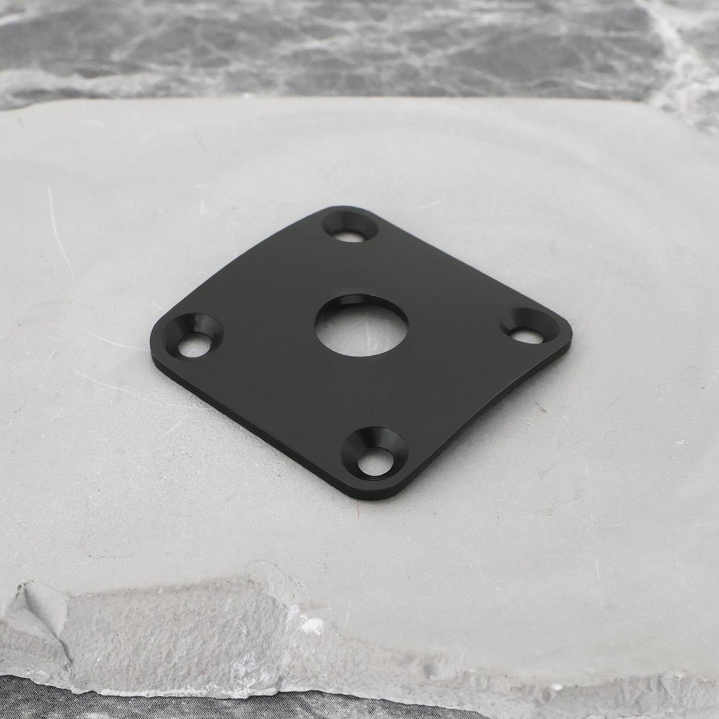 YINETTECH - Cubierta de enchufe de guitarra eléctrica cuadrada de chapa de metal de 35 x 35 mm, apertura de 10 mm, con tornillos compatibles con Gibson Les Paul se adapta a Jack de 1/4 pulgadas, color