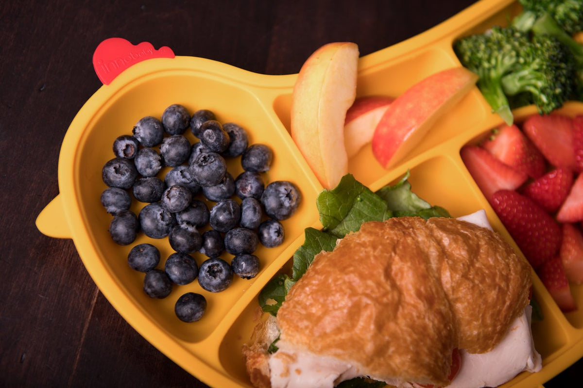 Innobaby Din Din Smart - Plato de silicona para pollo, diseño de niños, Amarillo